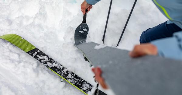 Ski d'affûtage manuel de bords avec un outil de réglage de pointe