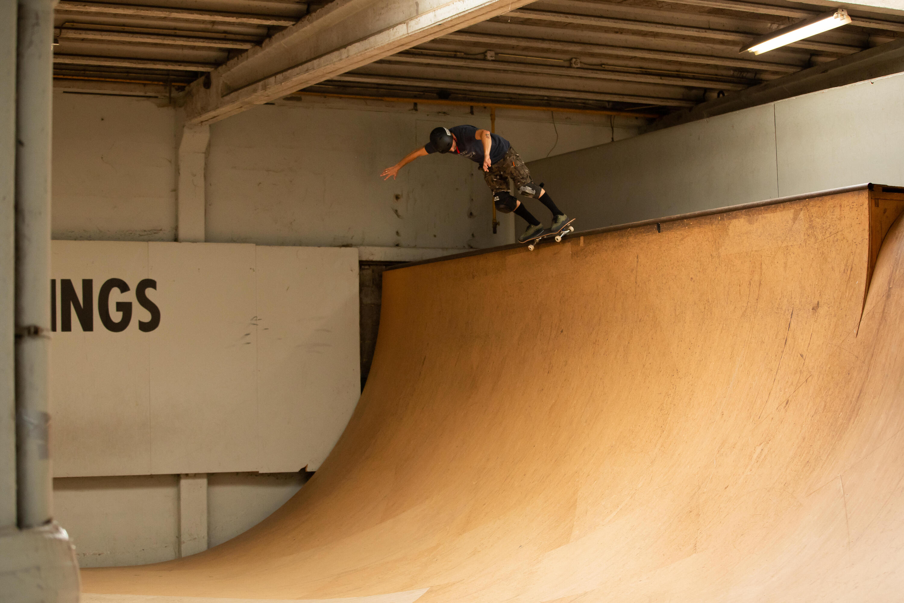 Sada 4 skateboardových koleček 56 mm 99A bílá kónická 11/13