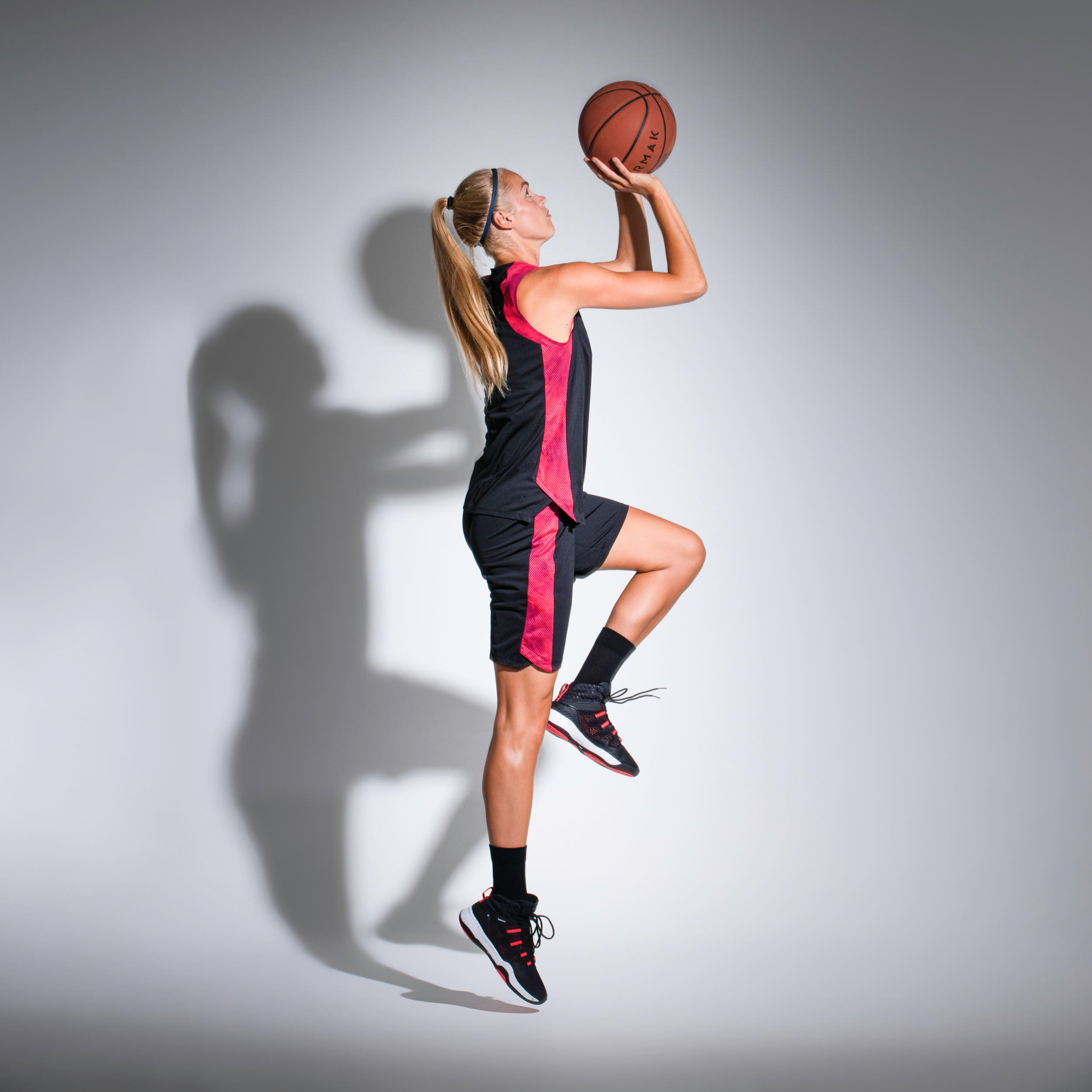 SH500 Women's Basketball Shorts - Black/Pink 5/7