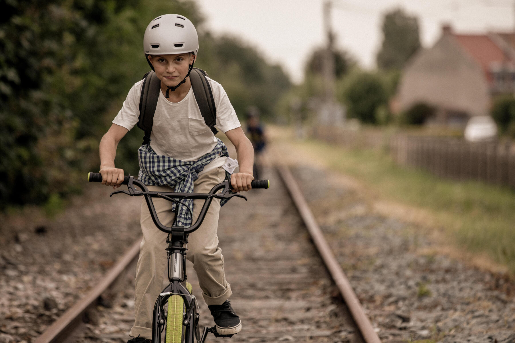 Vtt surmonté d'un guidon de BMX amélioré par un espace supplémentaire de  guidon afin de mettre tous les équipements sur une bicyclette - …