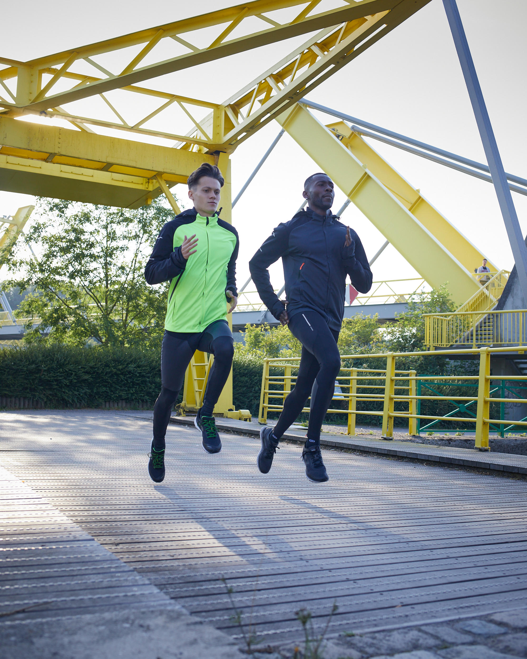 Giacca invernale running uomo KIPRUN WARM REGUL gialla KIPRUN Decathlon