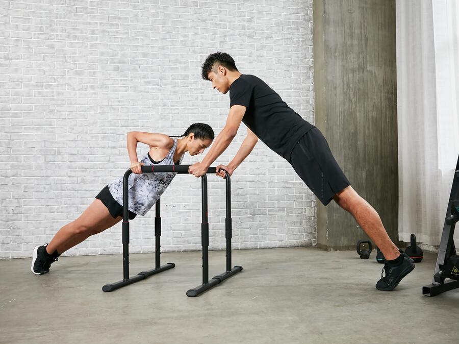 Exercitii pentru abdomen pe care le poti face acasa sau la sala 