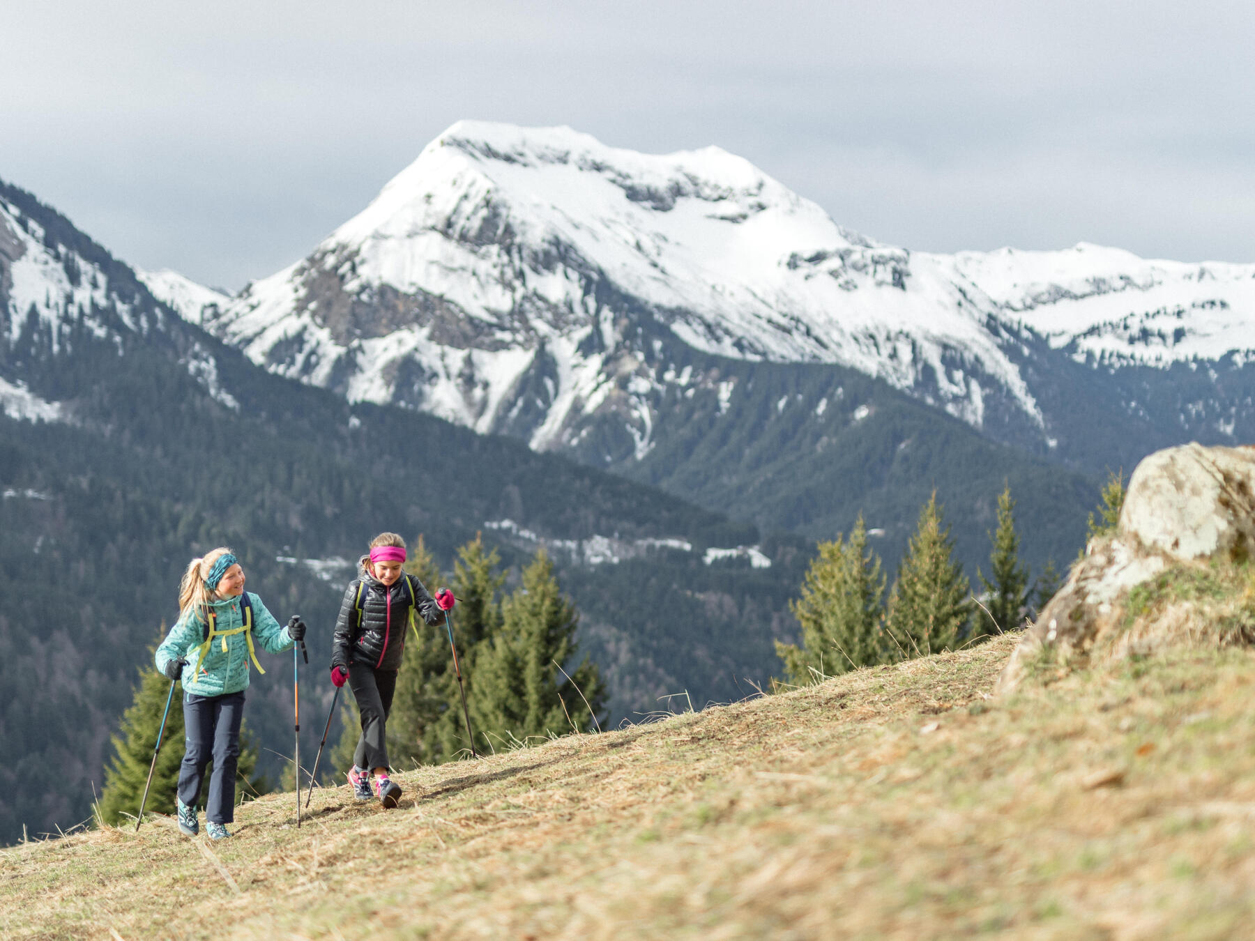 Sport à tester sous la pluie : la marche et la randonnée