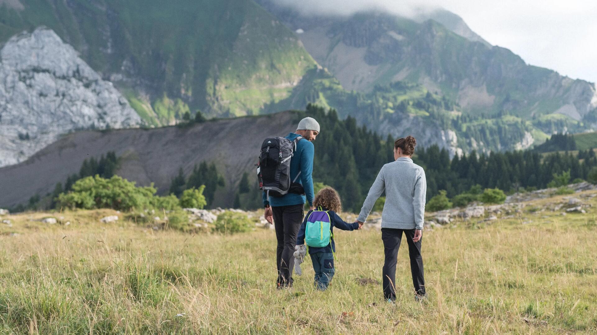 Photo famille randonnée montagne