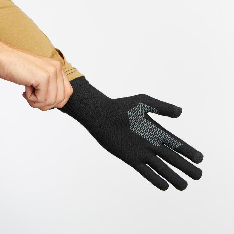 Guantes térmicos de montaña y trekking táctiles sin costuras Adulto Trek 500