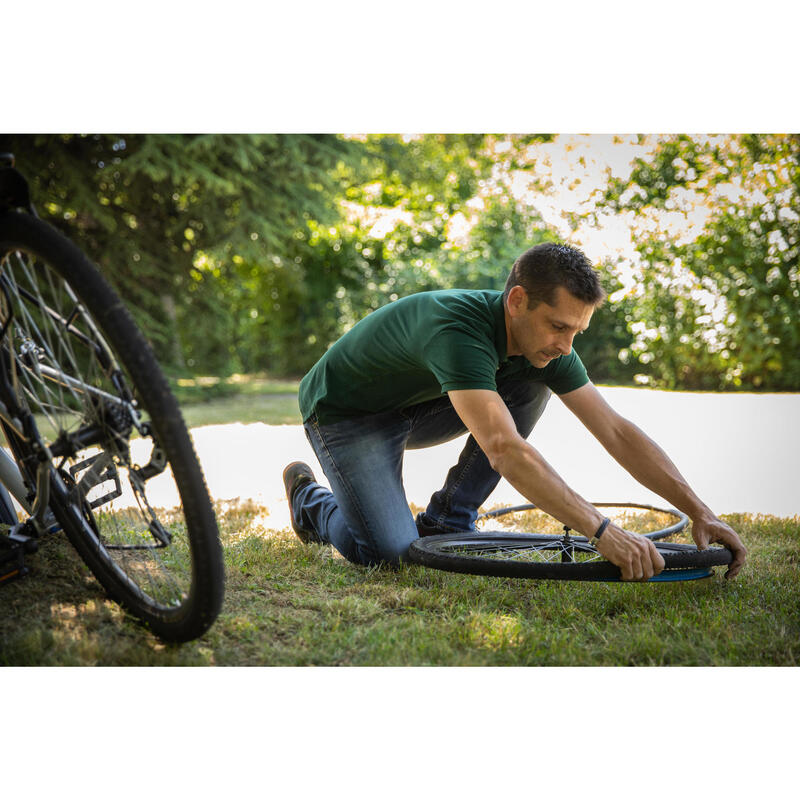 Lijm voor plakkers om een fietsbinnenband te repareren