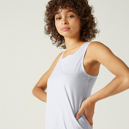 Ženska pamučna majica bez rukava za fitnes. Ravnog kroja sa okruglim izrezom- bela