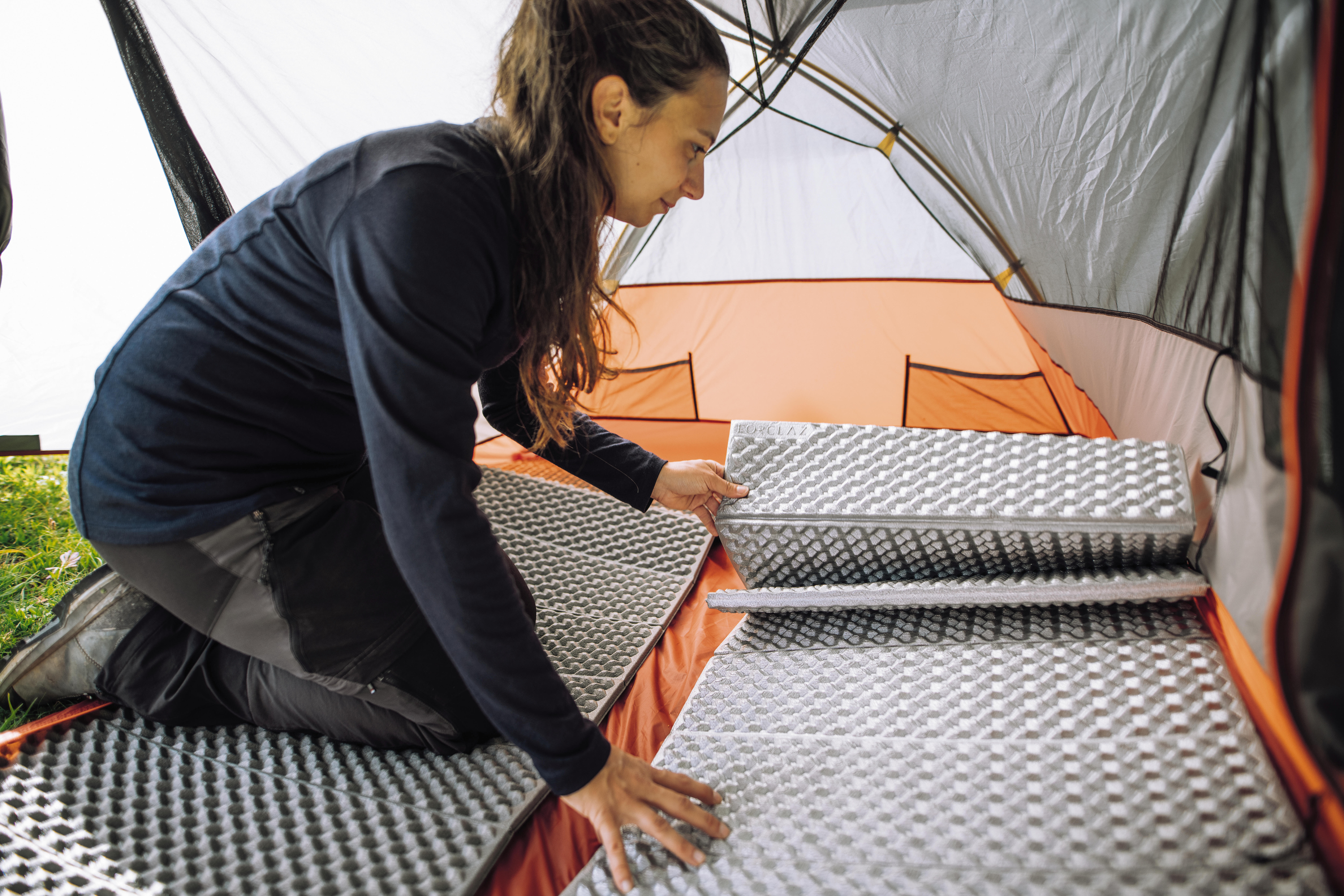 Hogyan lehet növelni a földre tett Trek 500 matrac hőszigetelő képességét?