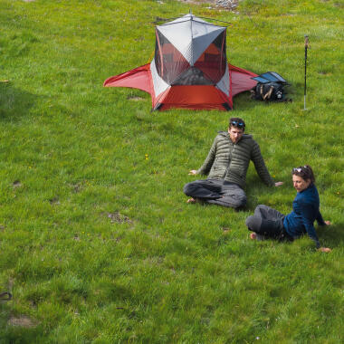 Comment vérifier que sa tente est en bon état avant de partir camper ?