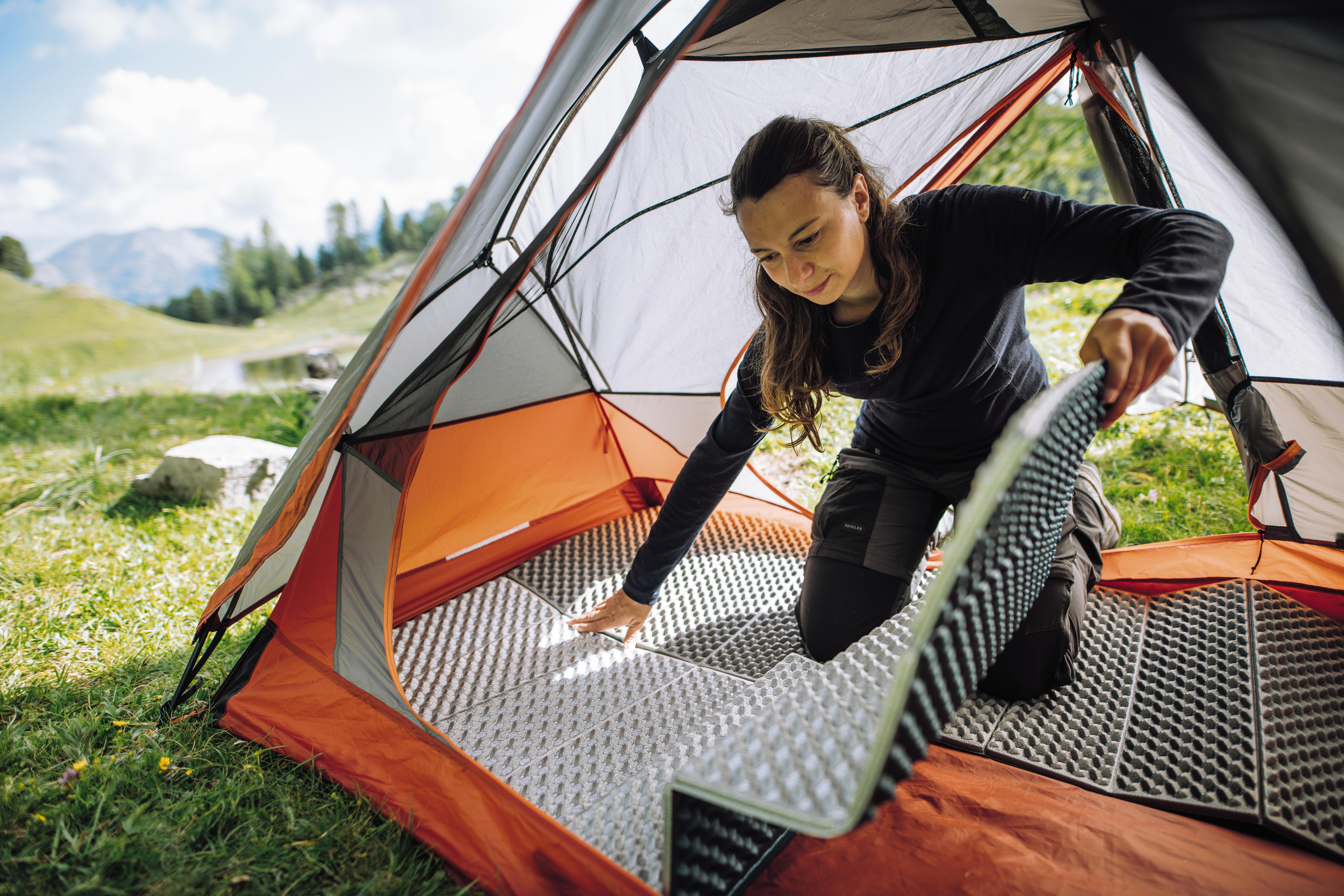 Trekking Folding Foam Mattress MT500 Insulating 195 x 55 cm 1 person Decathlon