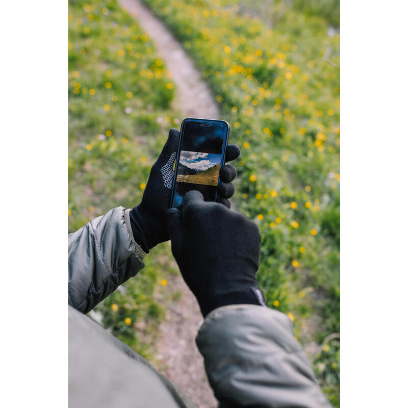 Unisex Mountain Trekking Touchscreen-Compatible Liner Gloves Trek 500 - Black