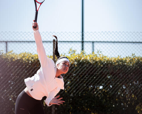 Comment bien servir au tennis ?