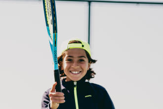 Comment bien tenir sa raquette de tennis pour un enfant ?