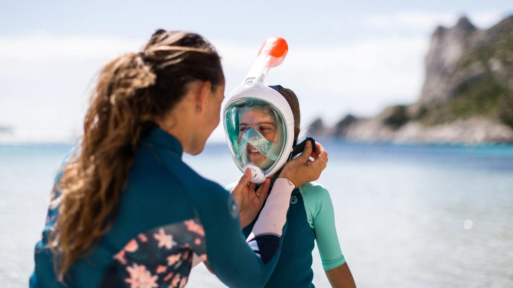 Kind snorkelen oefenen