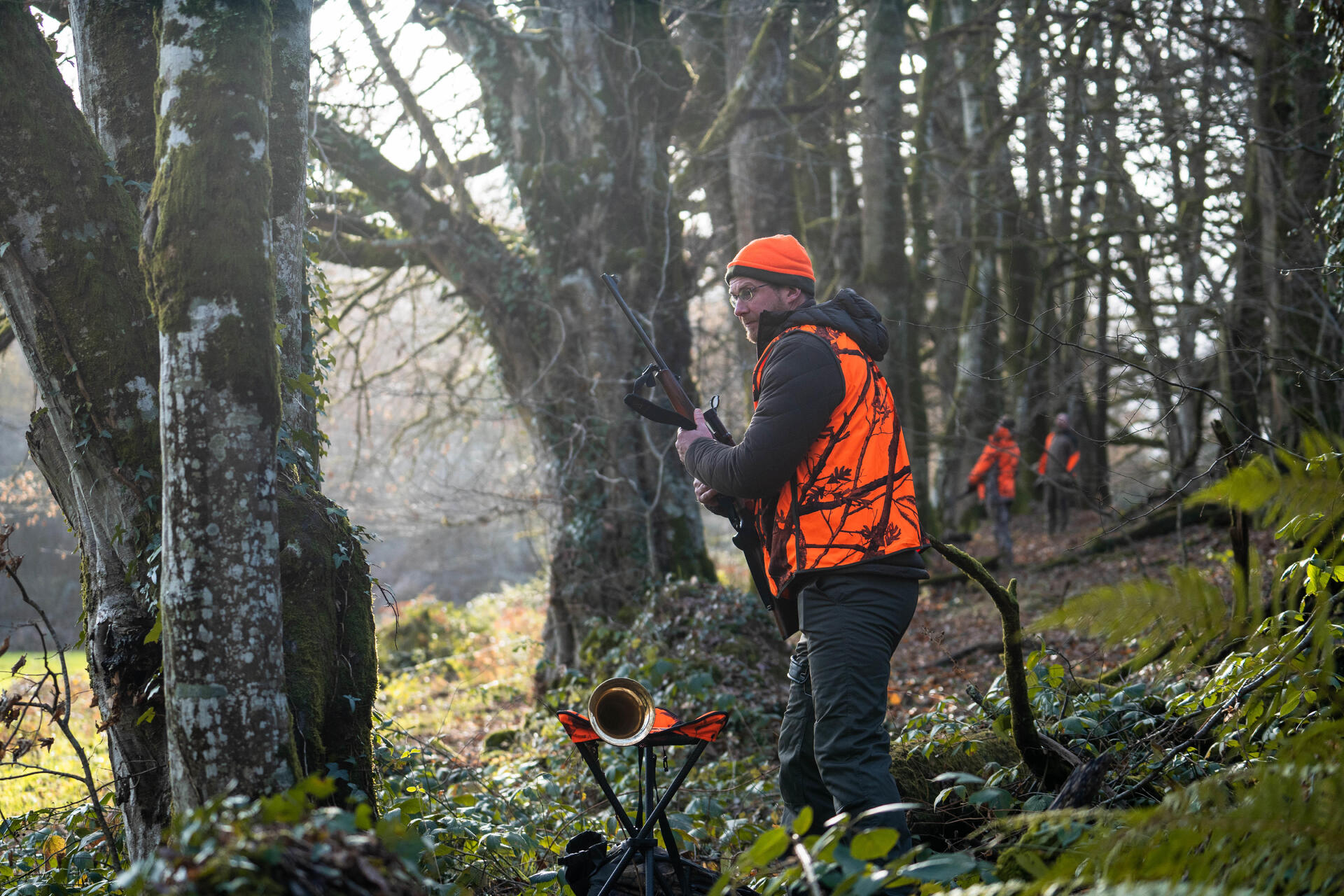 LE CHASSEUR POSTé EN BATTUE SOLOGNAC