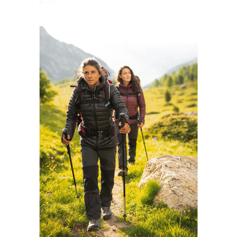 Plumífero de montaña y trekking con capucha Mujer Forclaz MT100 negro