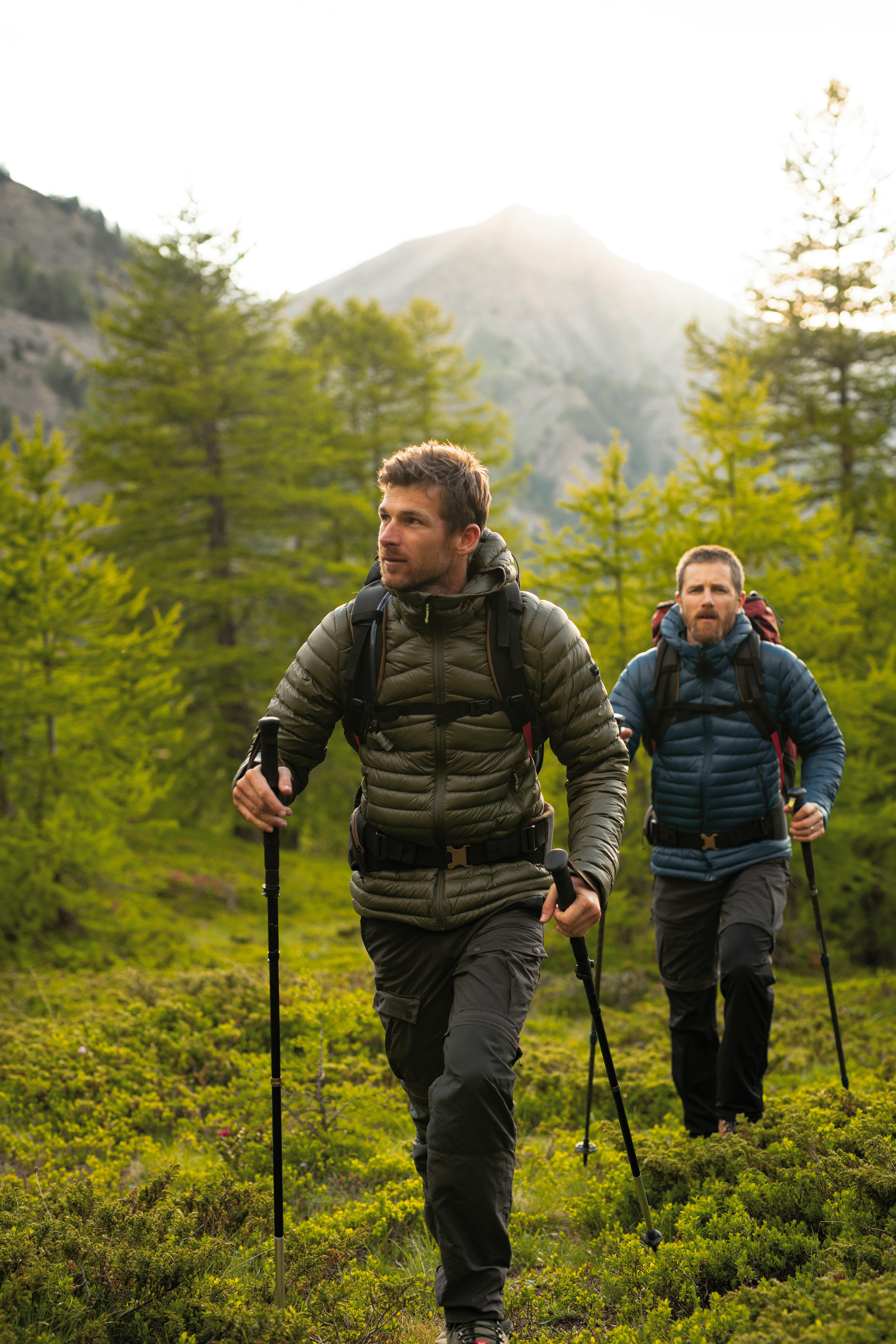 Men’s Down Hiking Jacket with Hood – MT 100 - FORCLAZ