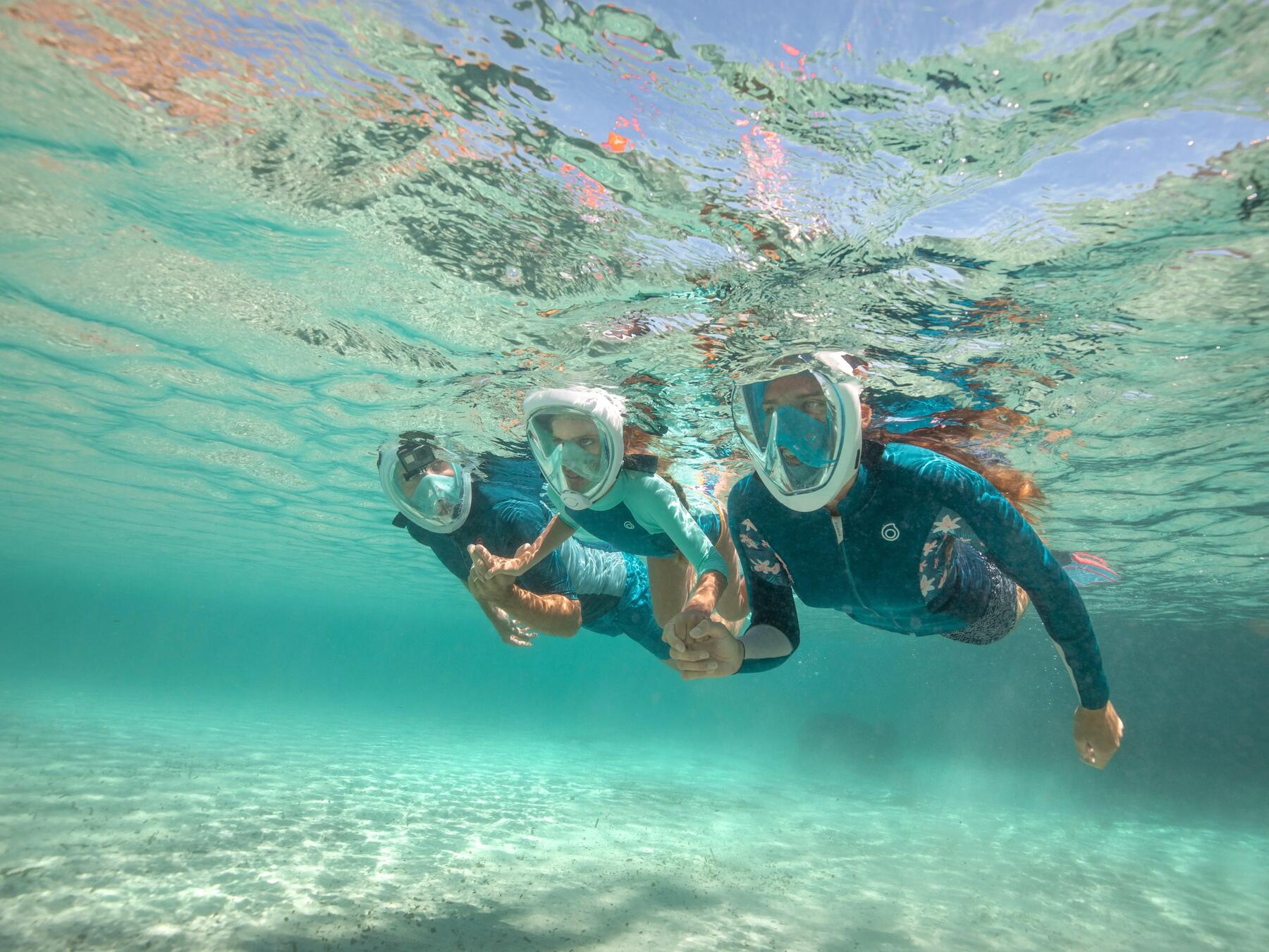 Enfant snorkeling