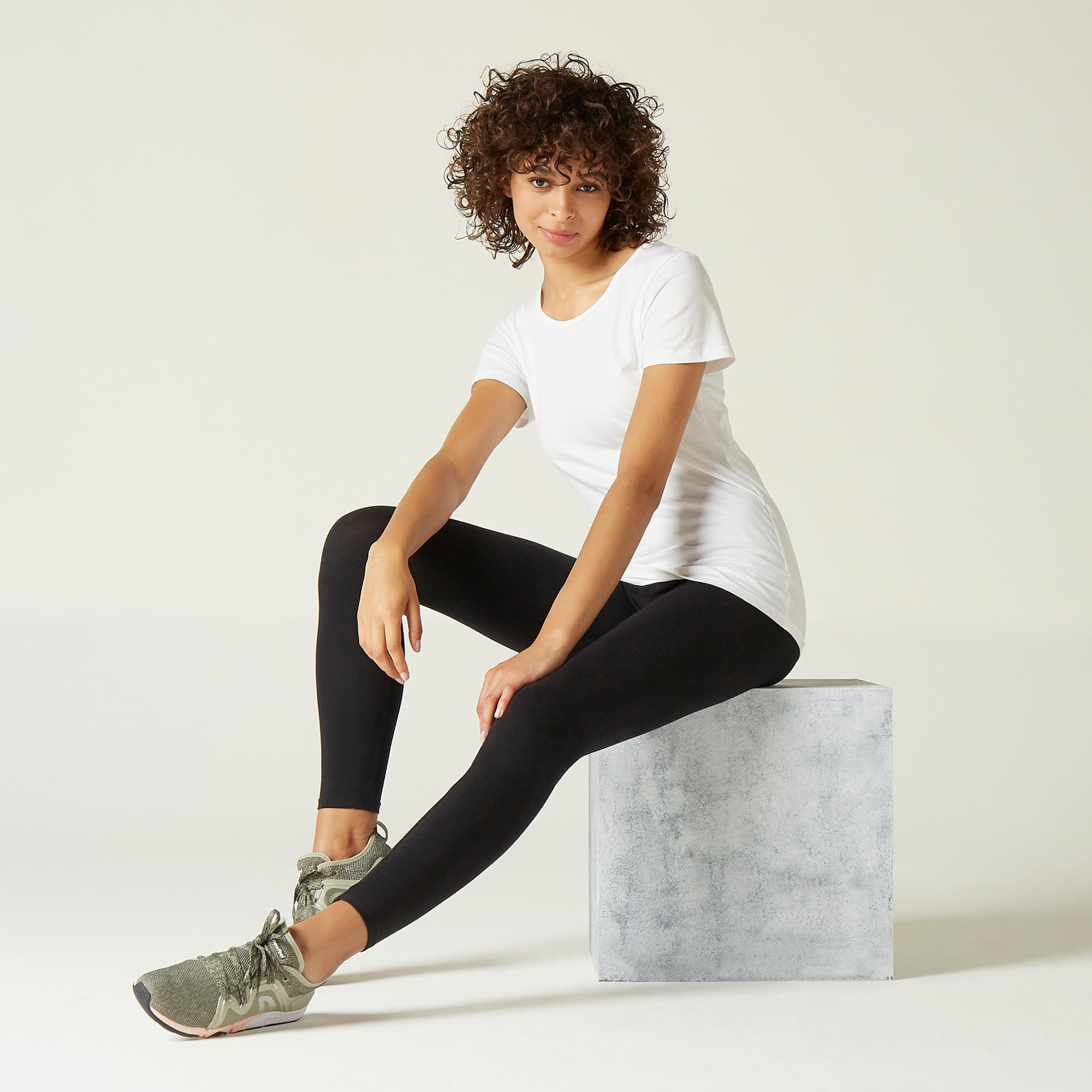 Tricou Regular 100 Fitness Alb Damă La Oferta Online decathlon imagine La Oferta Online
