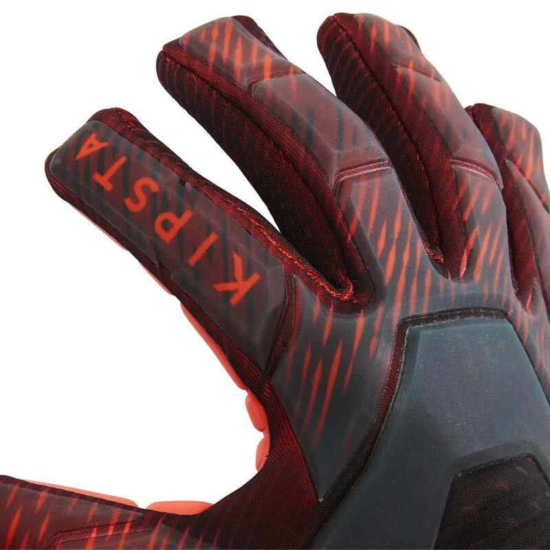 Fotbalové brankářské rukavice s obrácenými švy F900 černo-červené