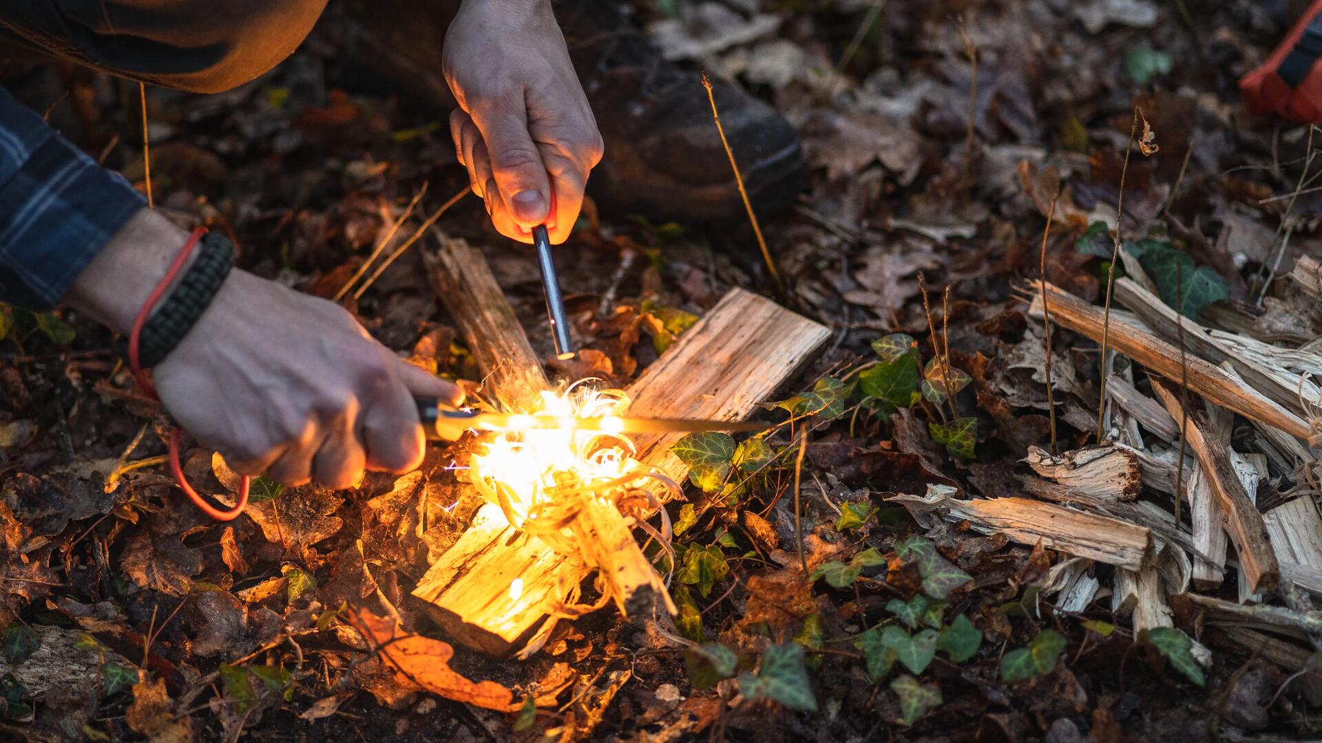 Finde heraus, wie du am besten ein Lagerfeuer legst!