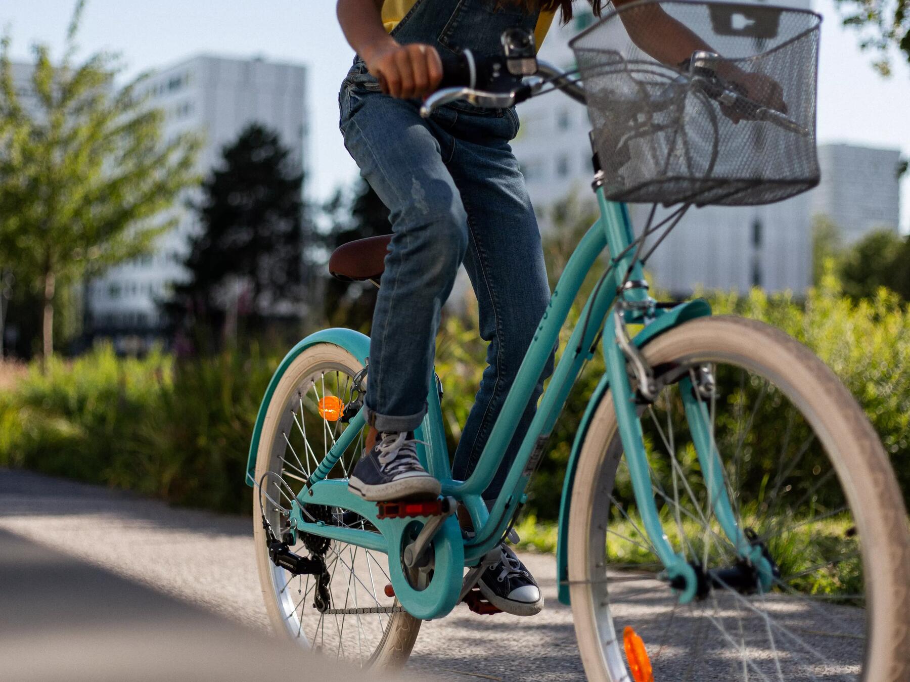 Dès 6 ans, apprenez-lui à faire du vélo en ville