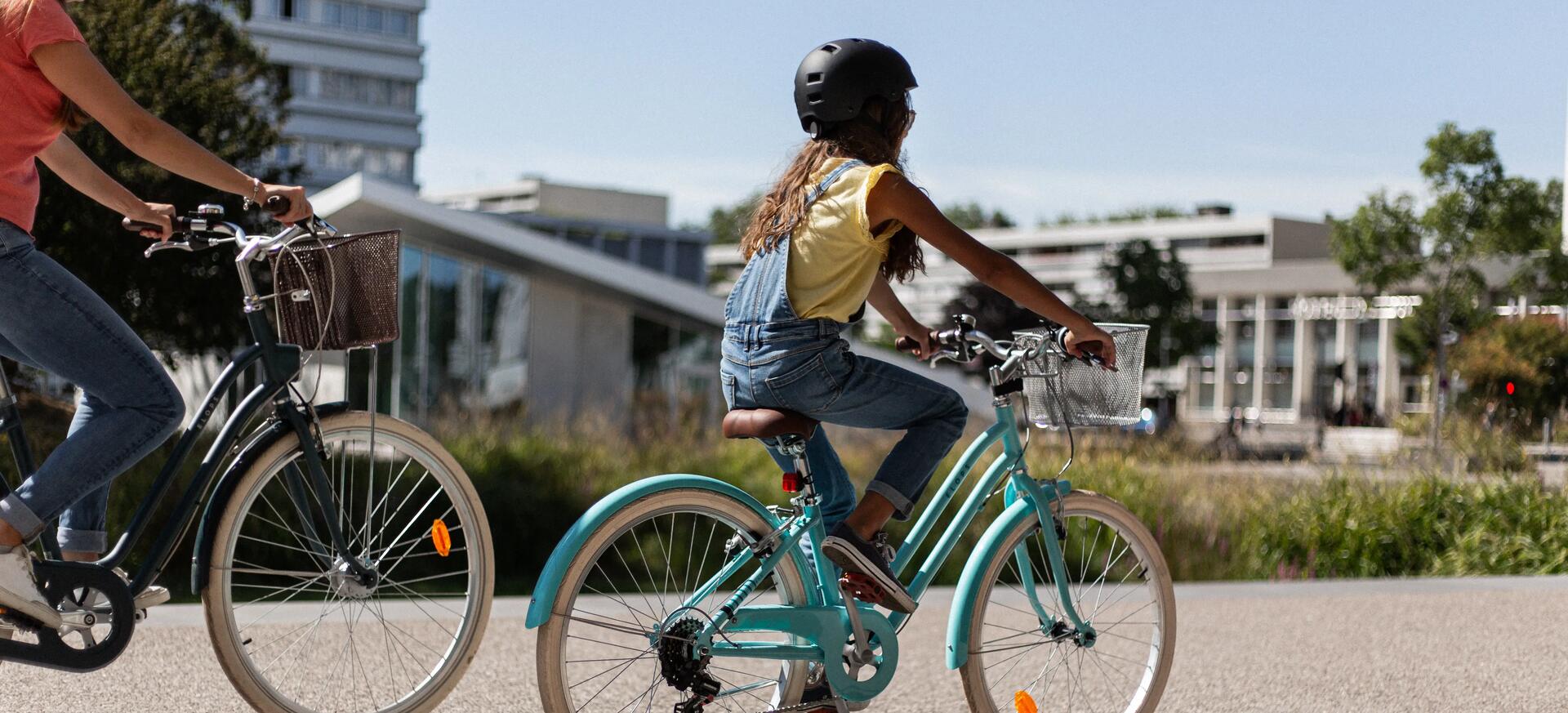 Wie bringst du deinem Kind das Fahrradfahren am besten bei? Alles Wissenwerte erfährst du hier! 