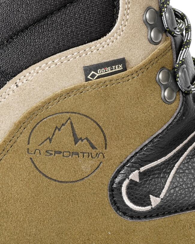 Nahaufnahme des Gore-Tex logos auf dem Schuhe