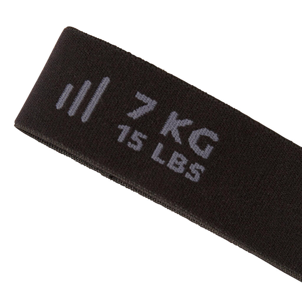 Īsa auduma fitnesa pretestības lente (15 lb/7 kg), melna