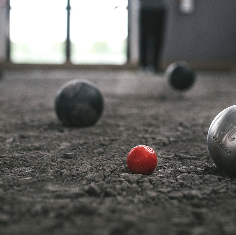 COMMENT ENTRETENIR DES BOULES DE PÉTANQUE ?