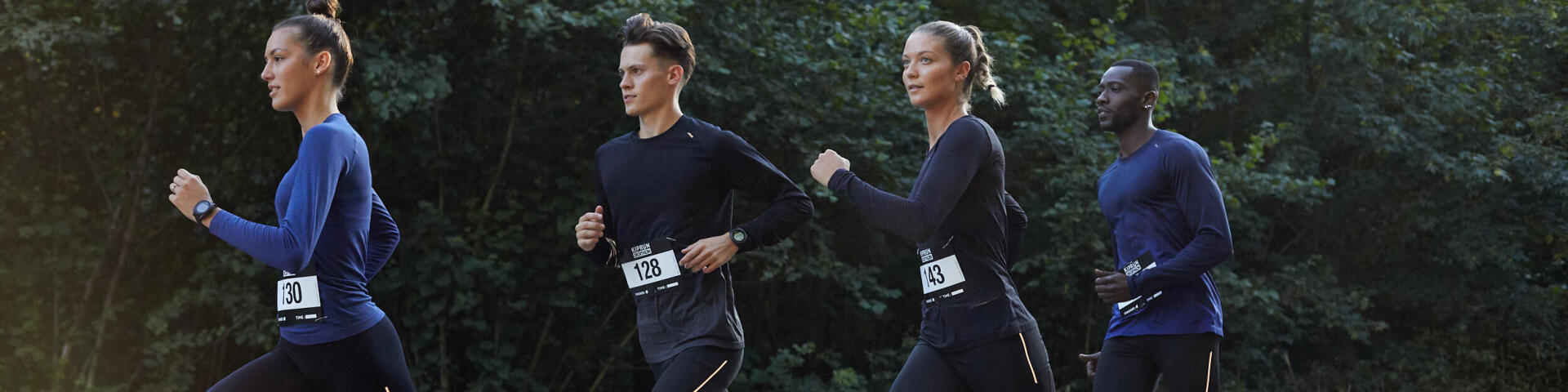 4 people participating to a running event