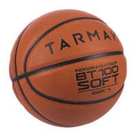 Ballon de basket BT100 taille 4 orange pour enfant jusqu&#039;à 6 ans pour débuter.