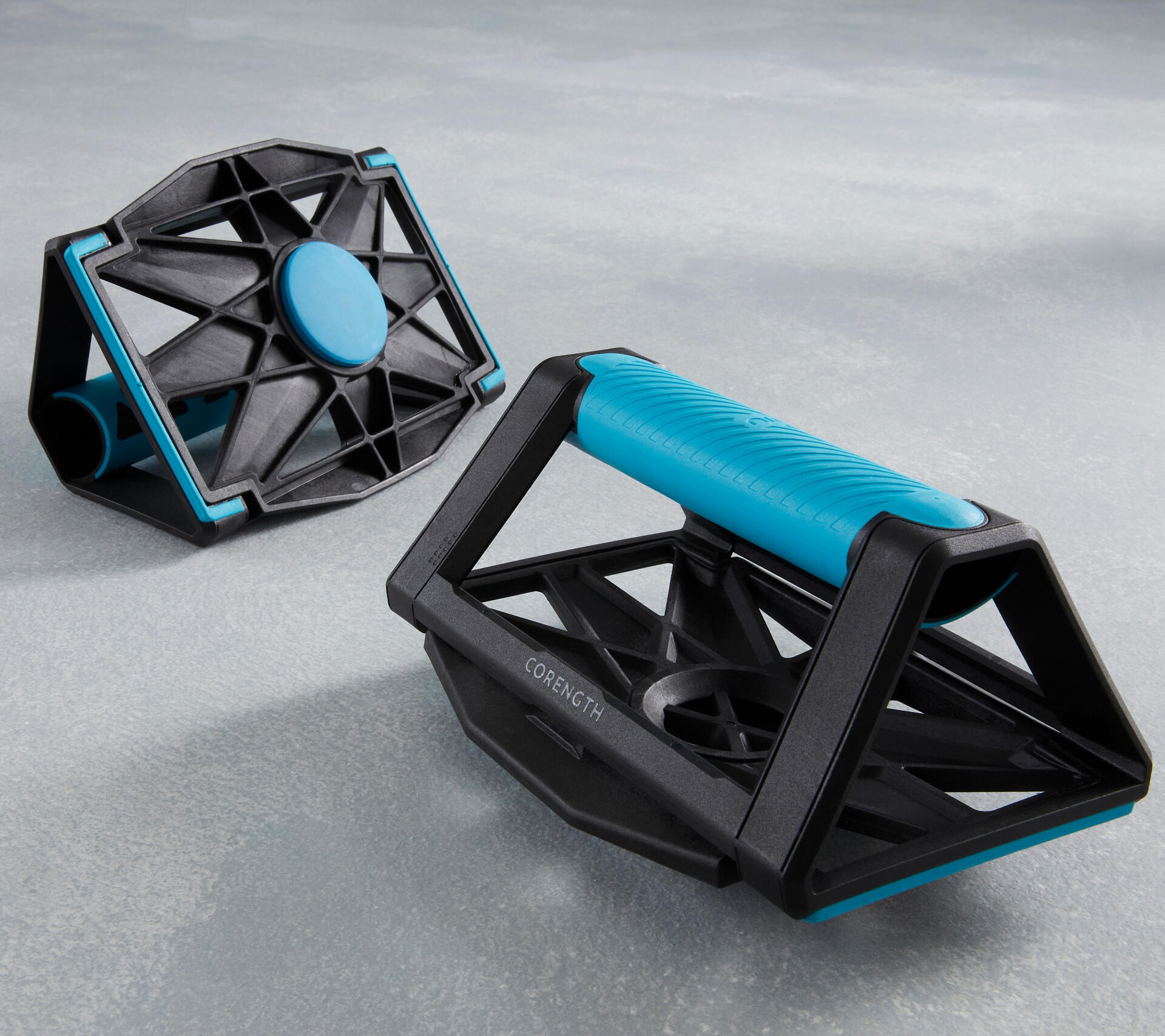 Push-Up Wheel Grips with three separable components to increase the difficulty of your exercises and work your entire body