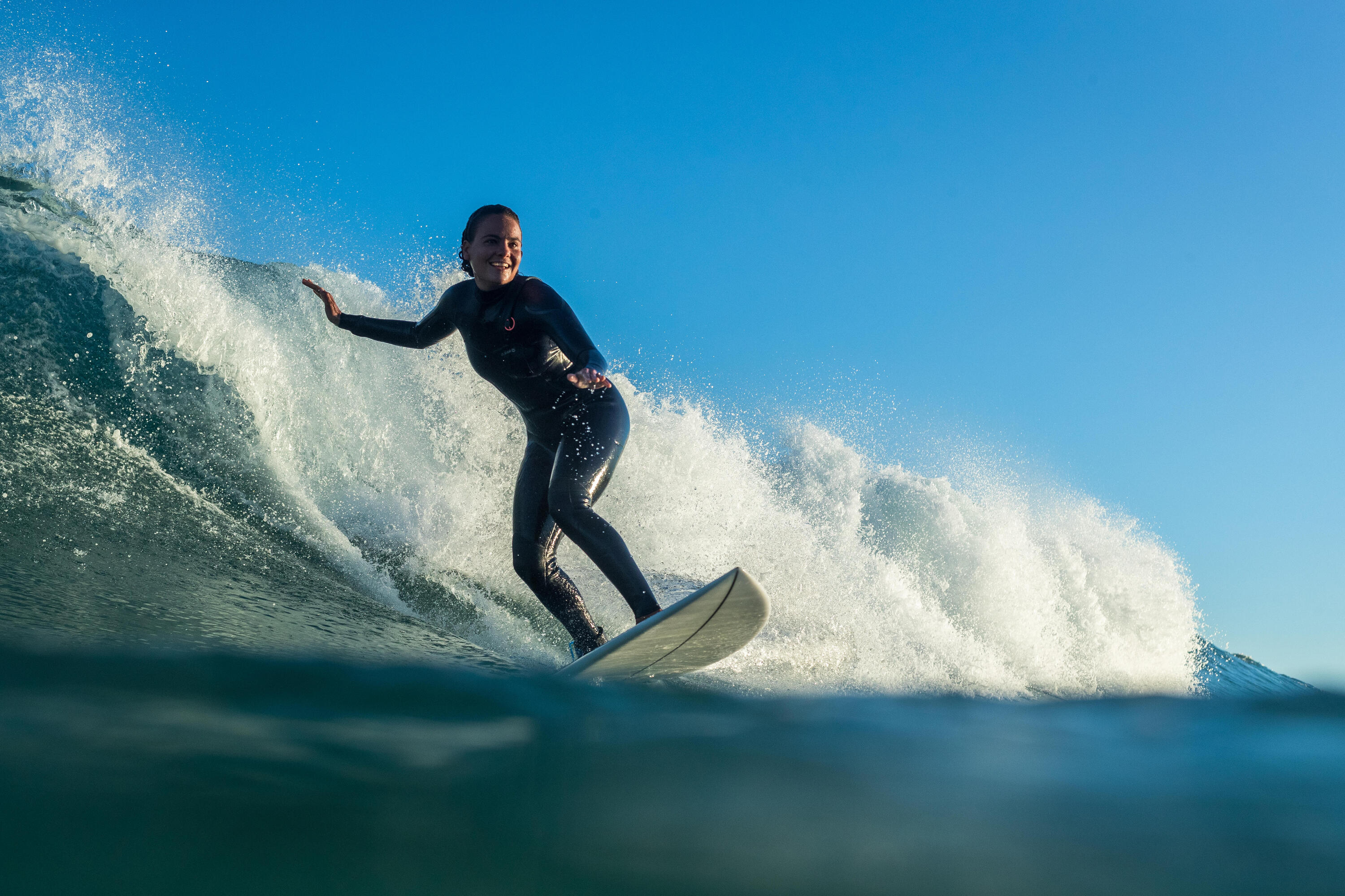 COMBINAISON DE SURF NÉOPRÈNE 3/2 MM 900 FEMME BLEU MARINE 11/12