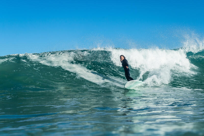 SURF ÎN ROMÂNIA: UNDE ÎL POȚI PRACTICA ȘI DE CE ECHIPAMENT AI NEVOIE?