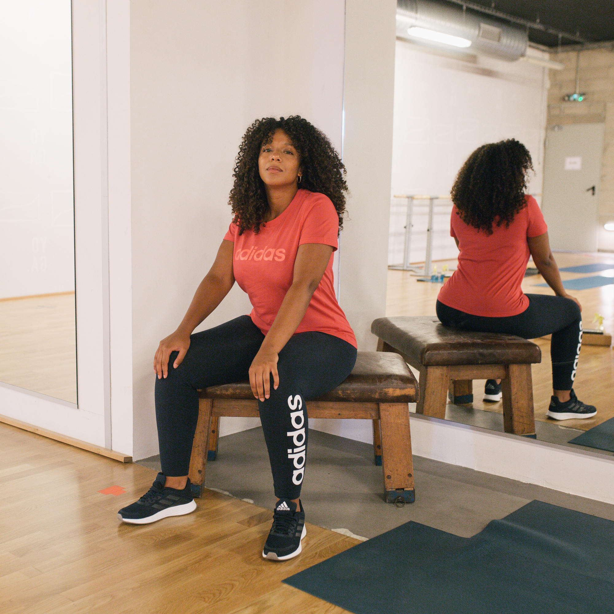 Leggings Adidas Mulher Azul marinho com logótipo 4/9