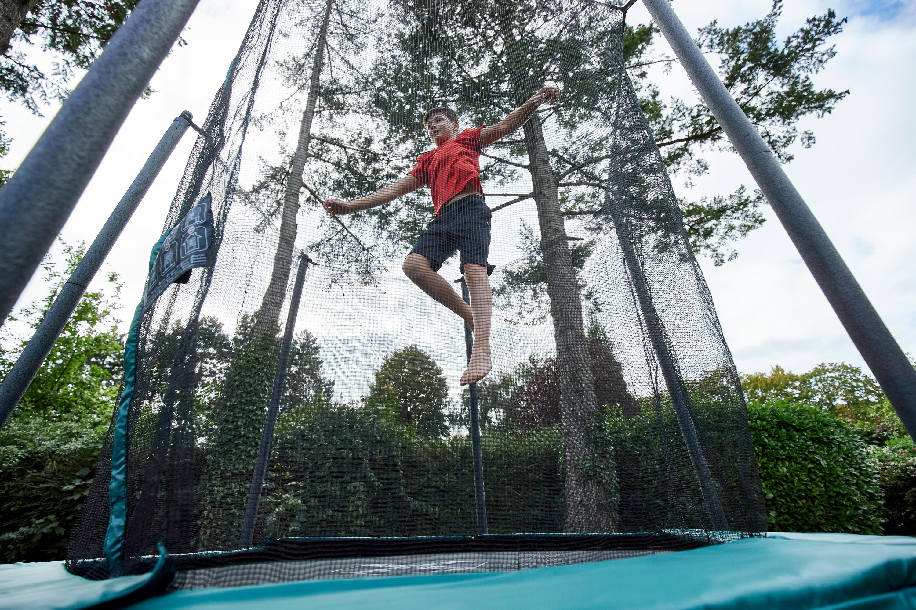 Hexagonal Trampoline with Safety Net 240 11/17