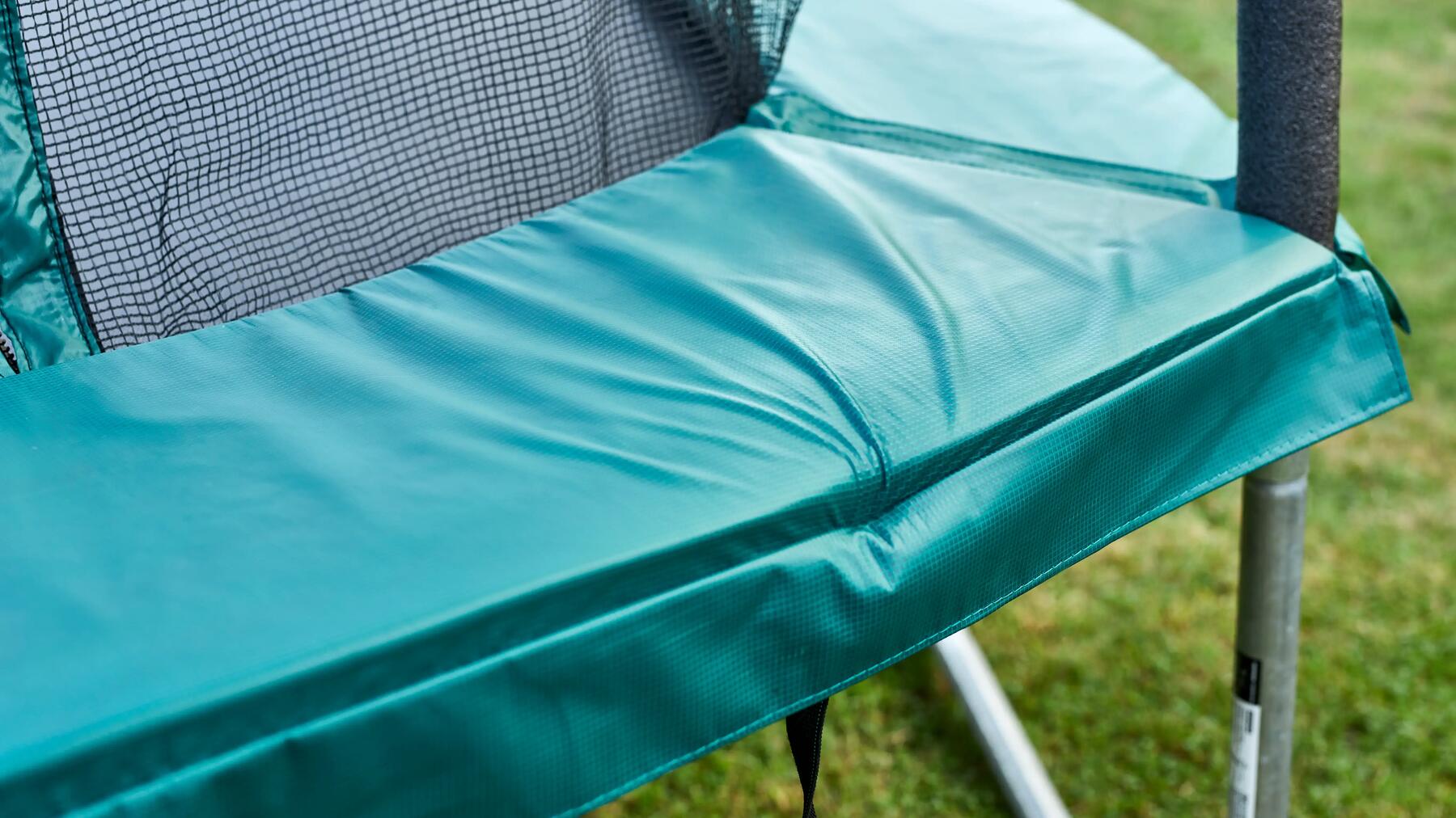 Ein Trampolin wurde aufgebaut