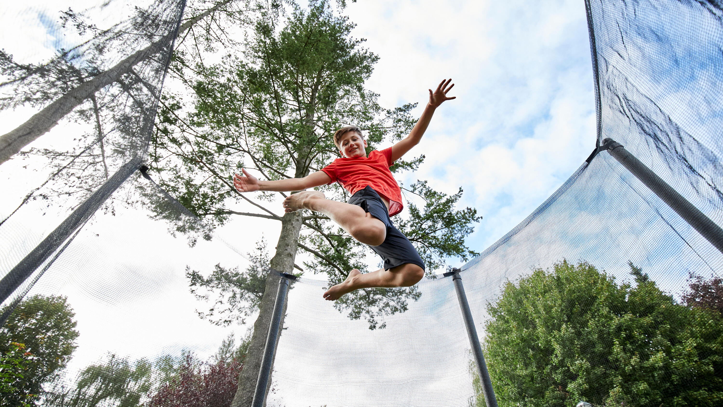 Hexagonal Trampoline with Safety Net 240 10/17
