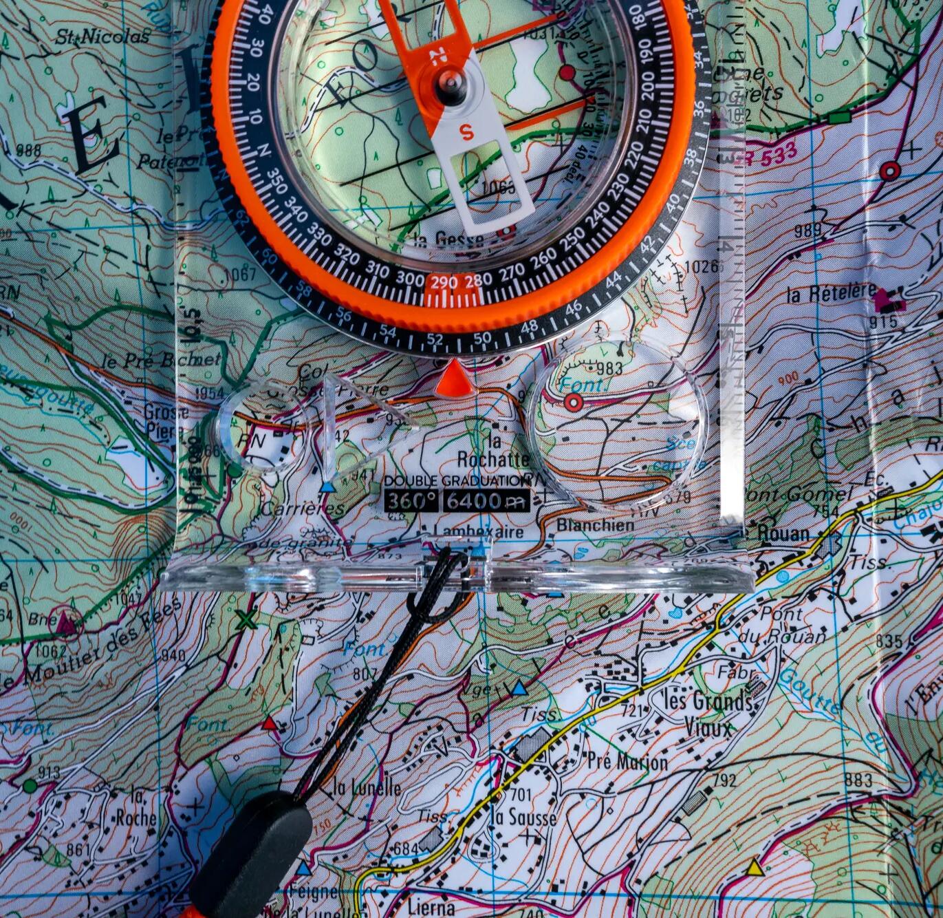 mapa z kompasem do biegów na orientację w terenie