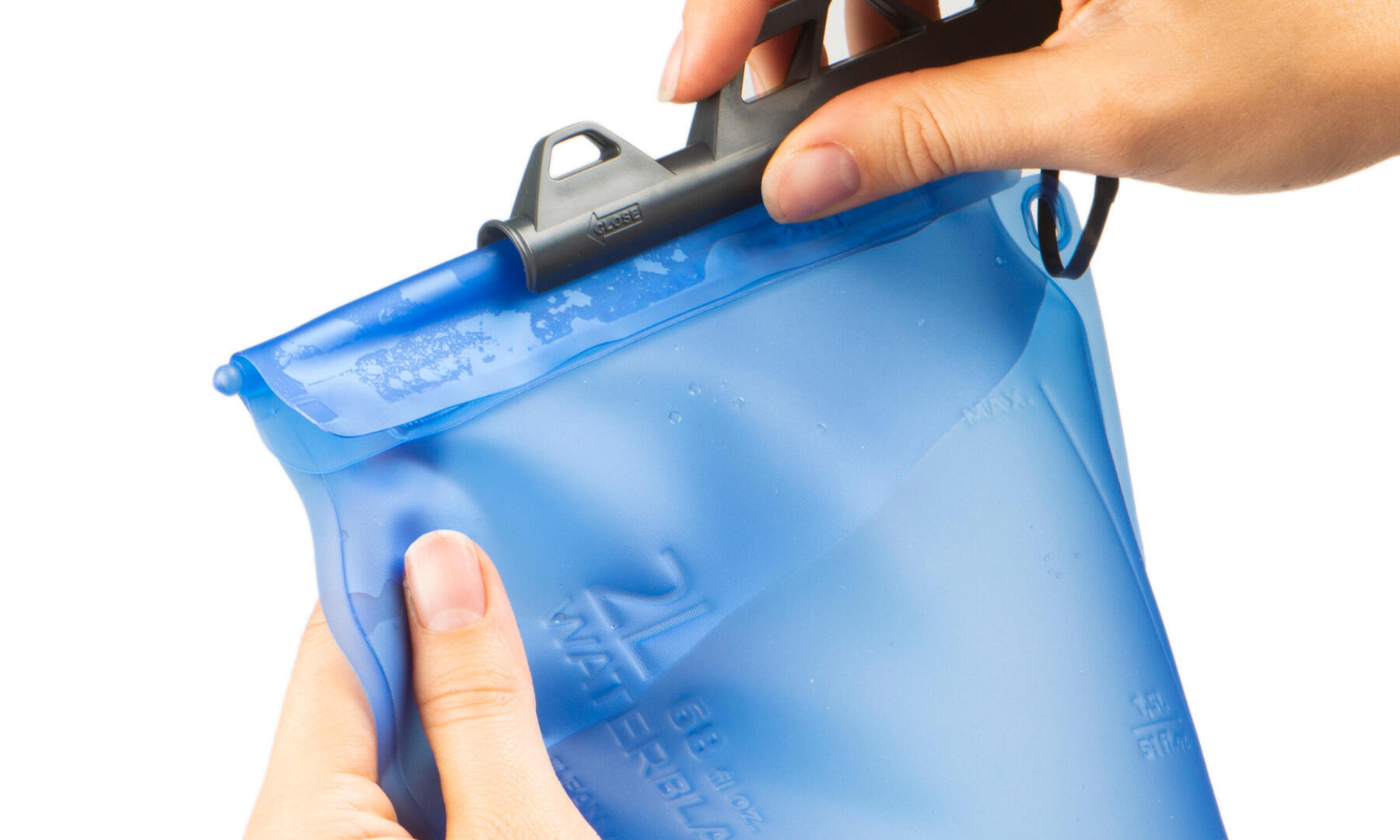 como escolher corretamente um cantil ou uma bolsa de água para acampar ou caminhar?
