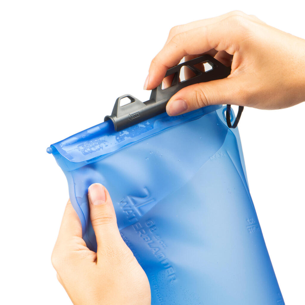 Bolsa de agua para MTB azul translúcida de 2 L