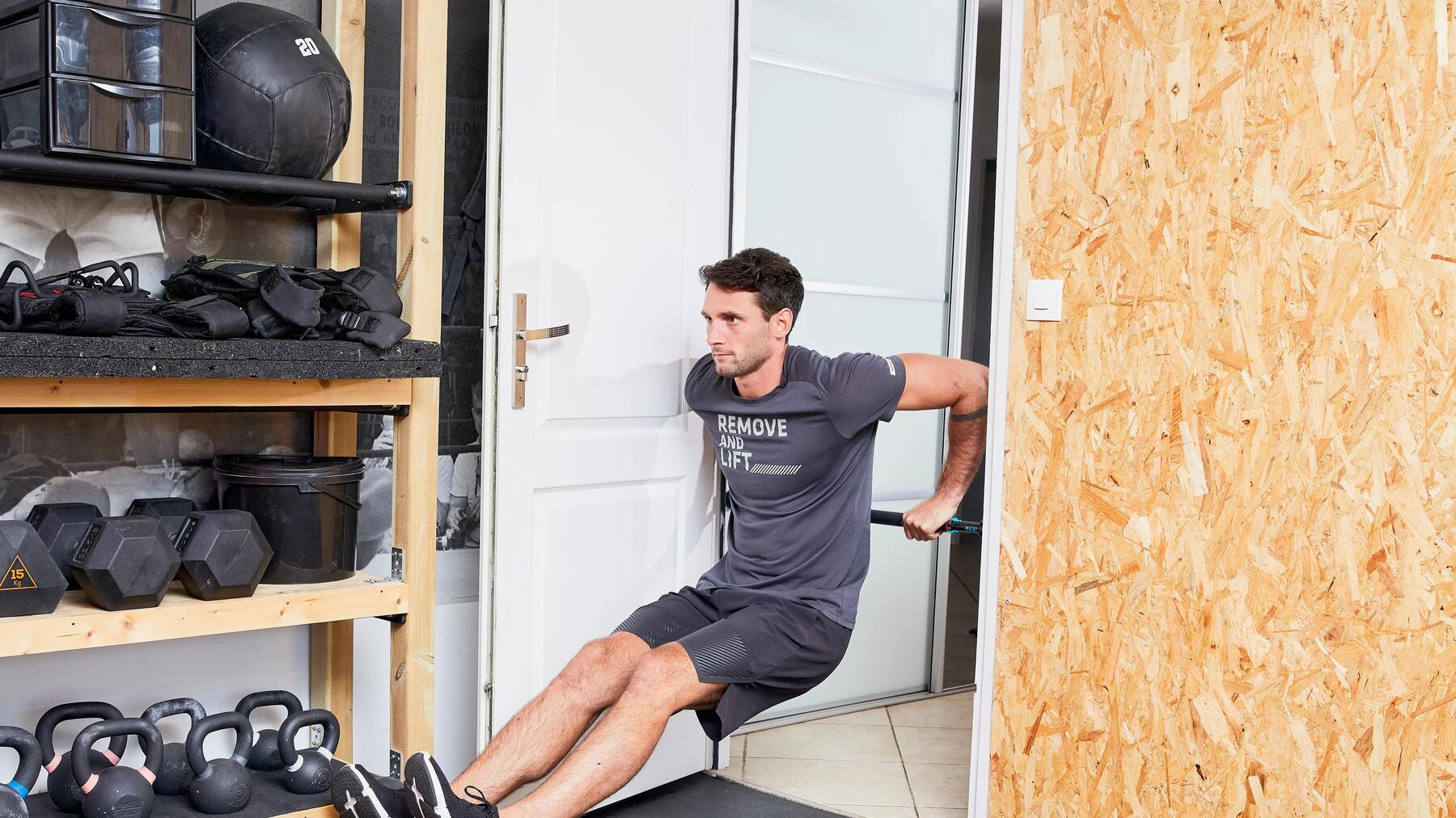 DEZVOLTAREA MUSCULATURII: CE EXERCIȚII SĂ FACEŢI CU BARA DE TRACȚIUNE?