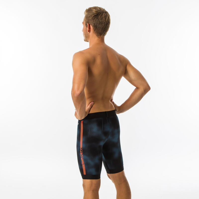 男款及膝泳褲FITI - 黑藍底／橘色側邊條紋