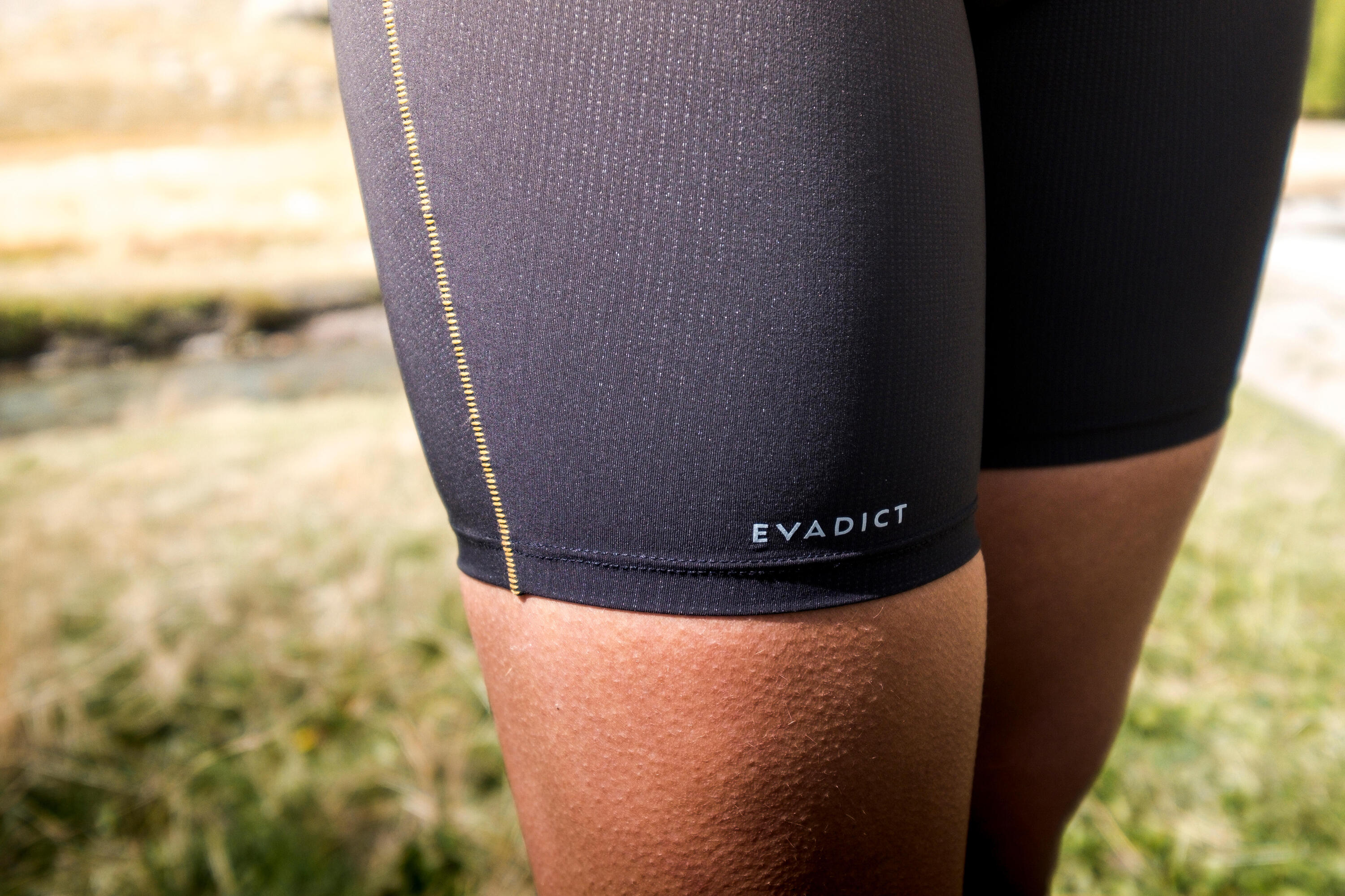 KORTE TRAILBROEK VOOR DAMES EMBOSS ZWART/BRONS 10/17