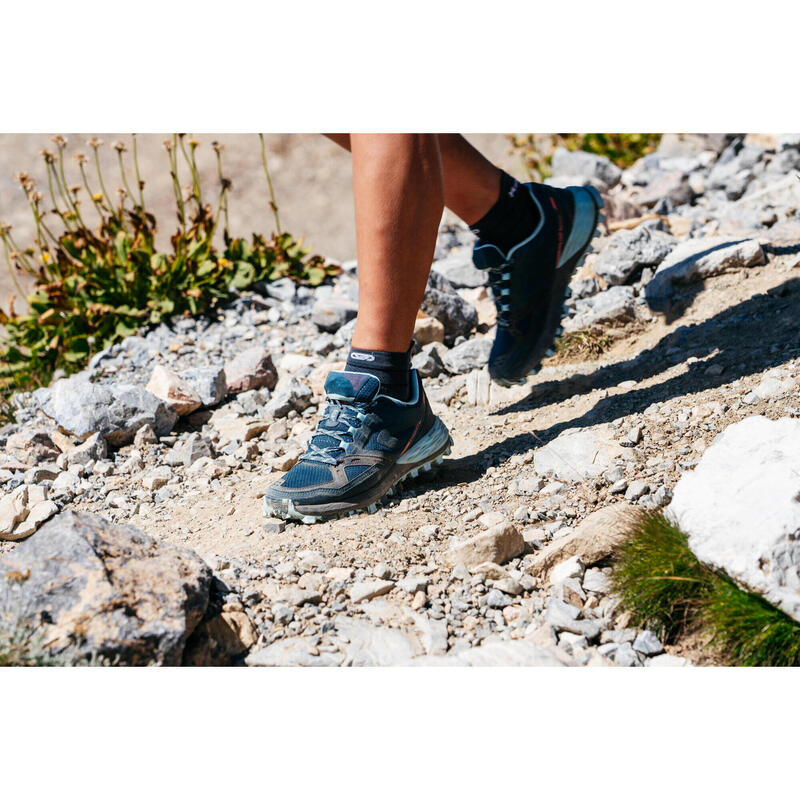 Zapatillas trail running mujer MT 2 azul oscuro y azul celeste