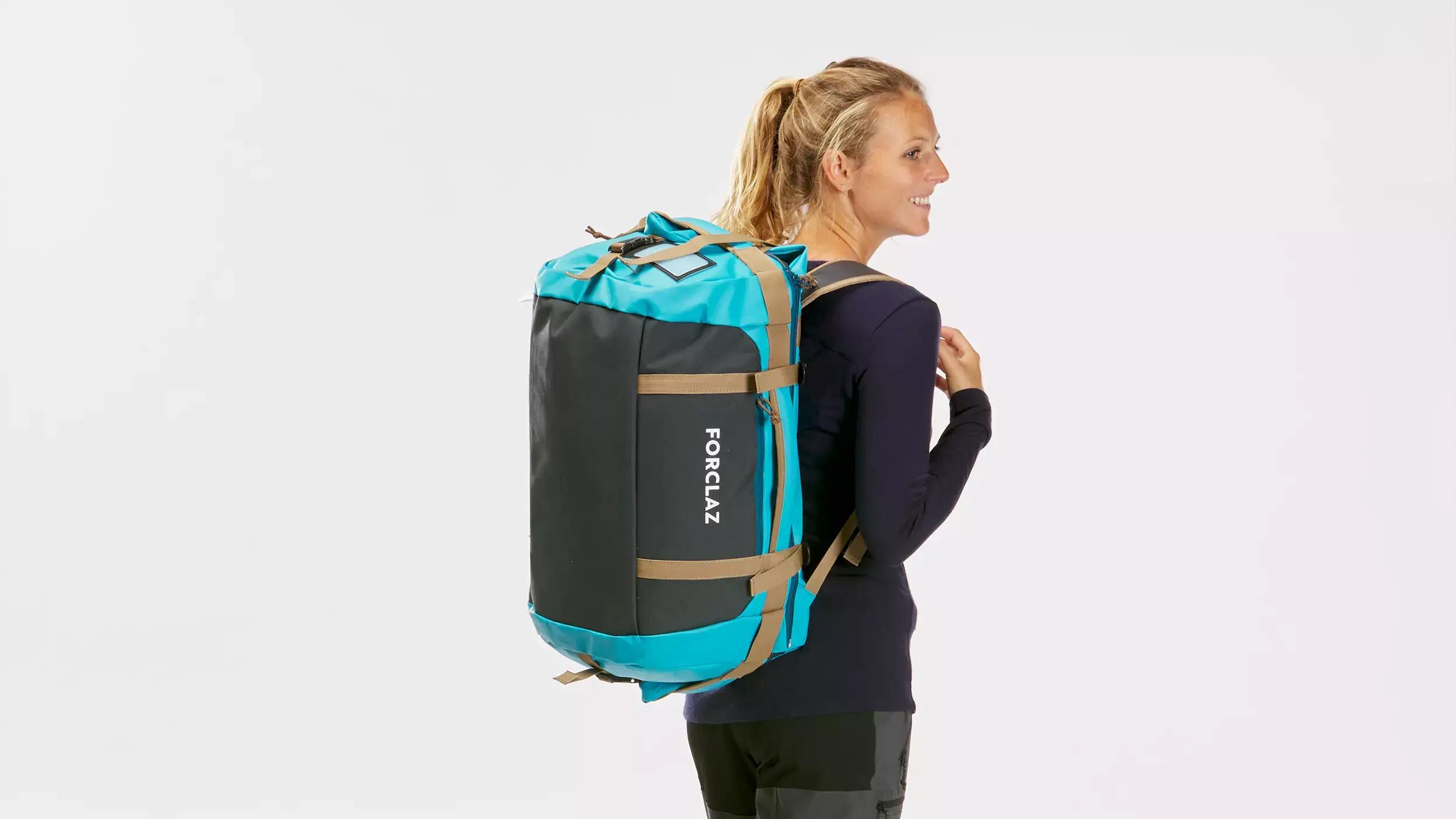 Adjusting the trekking travel bag