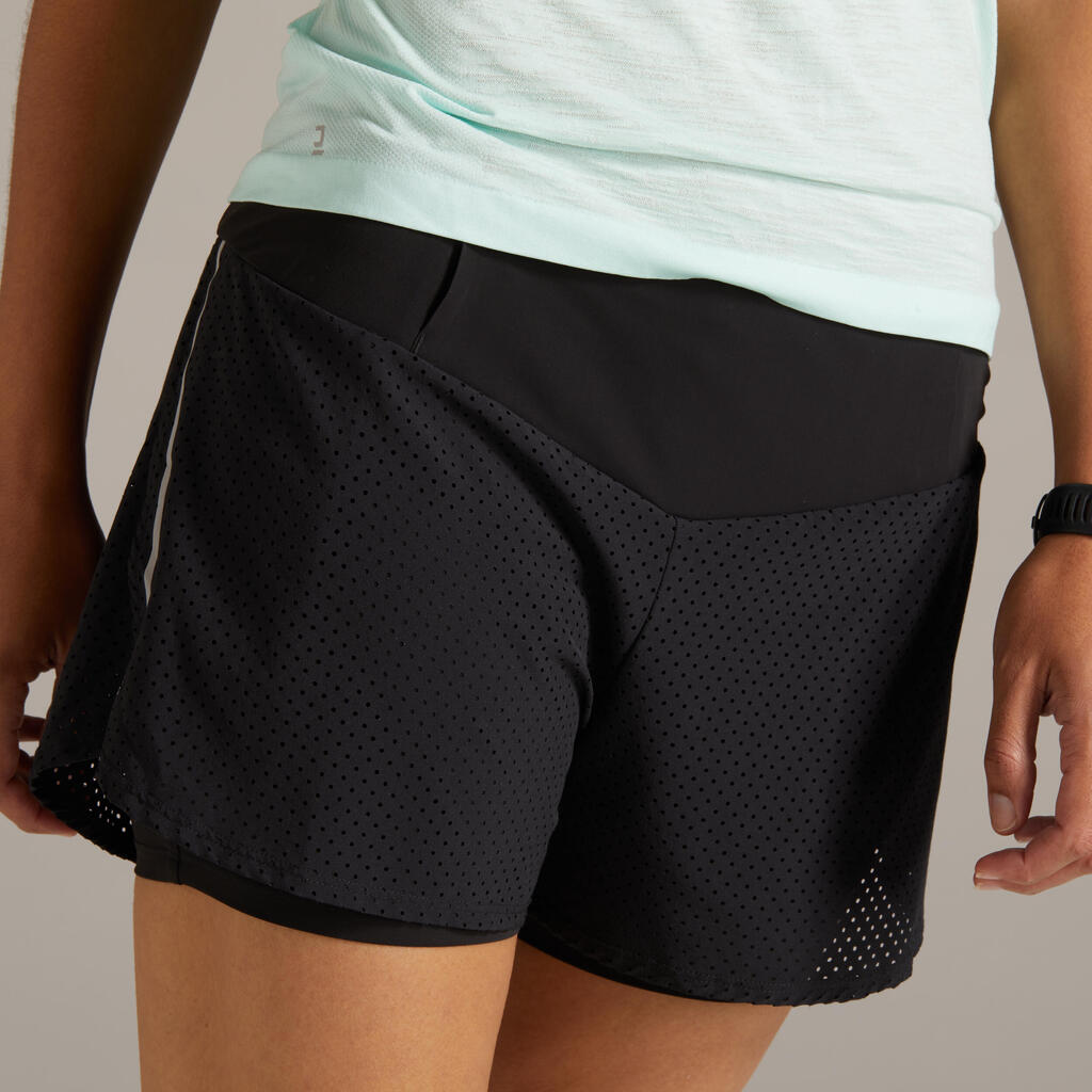 Pantaloneta de Running para mujer Kiprun con licra corta negro