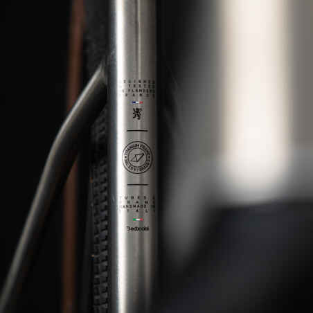 GRVL 900, Shimano GRX Titanium Frame Gravel Bike