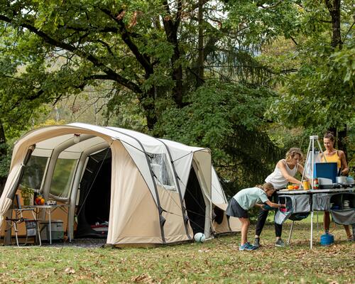 LOCURI DE CAMPING: UNDE MERITĂ SĂ ÎȚI PUI CORTUL ÎN ROMÂNIA?